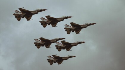 El oscuro negocio de la carrera armamentista