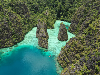 Arcipelago di Raja Ampat, Indonesia. Nessun luogo è più indenne dalla sudicia scia dell’uomo