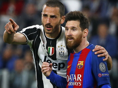Bonucci con Messi al termine di Juventus - Barcelona