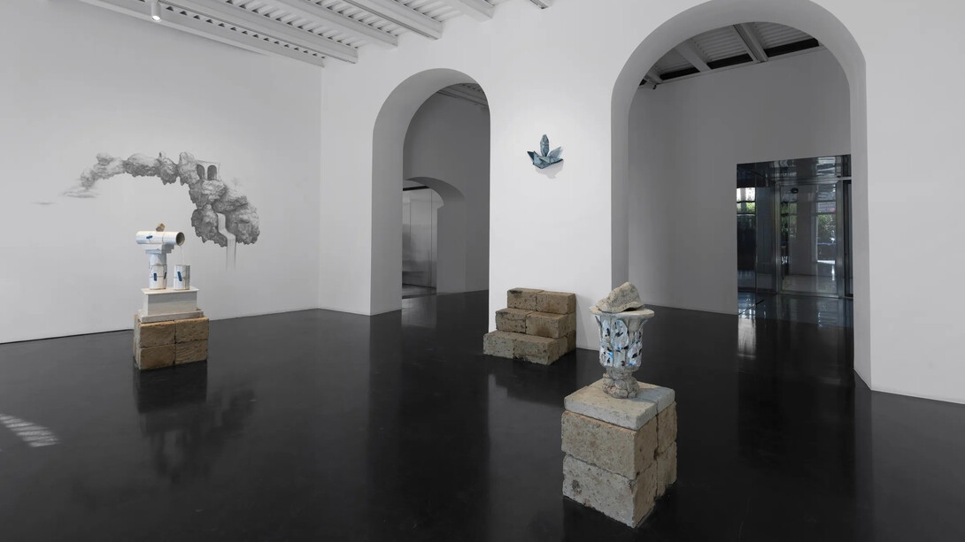 Rodrigo Torres, Água mole em pedra dura, vista da exposição. Cortesia de A Gentil Carioca