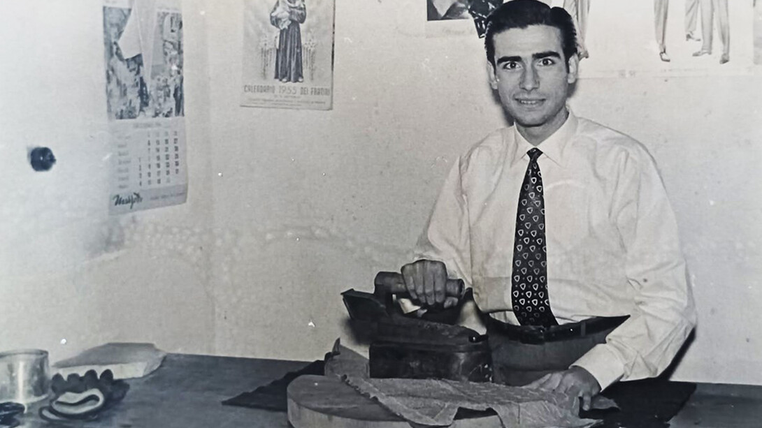 Eugenio Carbone nel suo studio cosentino: un viaggio nell'arte e nella creatività. Scopri la straordinaria personalità di questo talentuoso stilista, modellista e pittore