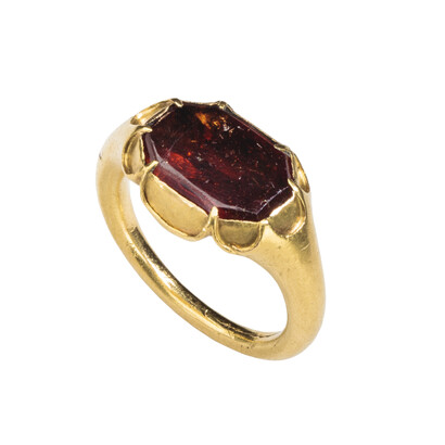 Renaissance Cusped Ring, Northern Europe, 15th century, Gold and hessonite garnet, Griffin Collection. Photograph by Richard Goodbody