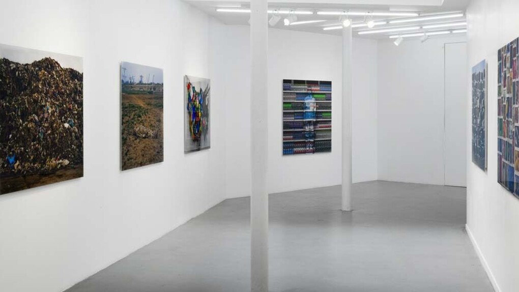Liu Bolin, Exhibition view. Courtesy of Galerie Paris-Beijing