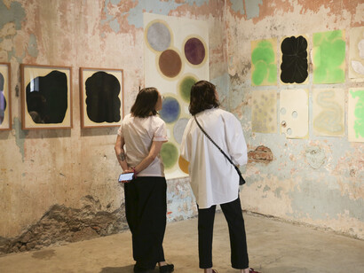 Varios artistas, Salón ACME no. 11, febrero 2024, vista de exhibición. Cortesía de Salón ACME. Fotografía de Alum Gálvez