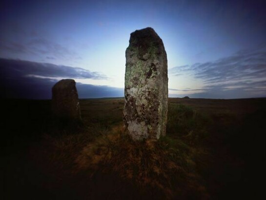 Tom Hunter, Nine Maidens, 2013, Digital C type print, Edition of 3, 76.2 x 96.5 cm