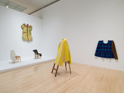 Installation view of Fictions of display, June 29, 2025–January 4, 2026 at MOCA Grand
Avenue. Courtesy of the Museum of Contemporary Art (MOCA). Photo by Jeff McLane