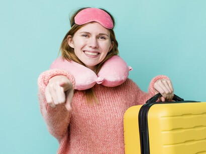 An enthusiastic traveler, equipped with comfy essentials, demonstrates how following the article’s tips can transform travel into a rewarding experience