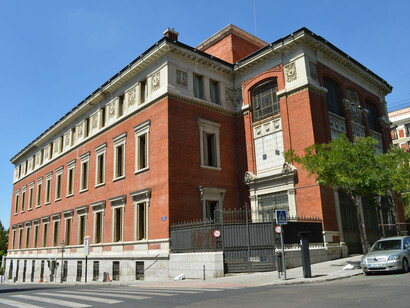 En cierta medida Vargas Llosa ha sido un antropólogo, que ha dado forma, sentido y contenido a estas narraciones y nos presentado también su descomposición. RAE, 2015, Madrid, España