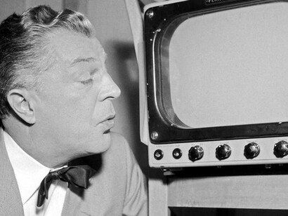 Blue Skies, Red Panic. Courtesy of Museum für Fotografie