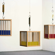 Fabrizio Plessi, Gabbie d’acqua, 1972, 37x37x37 cm (ciascuna), Scultura oggetto in legno, perspex con un sistema di misura del peso e acqua di 24 colori diversi (monotipo)
