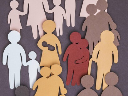 "Pessoas" de papel. Somos todos primeiras edições, raras, rabiscadas por outros, lidos por outros tantos...somos valiosos e únicos, livros abertos, por vezes com encadernações de luxo...somos selos simbólicos no envelope da História!