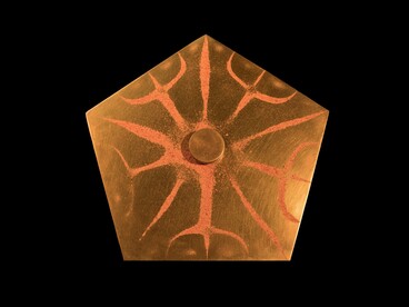 Le figure di Chladni dimostrano il legame tra suono, vibrazione e geometria