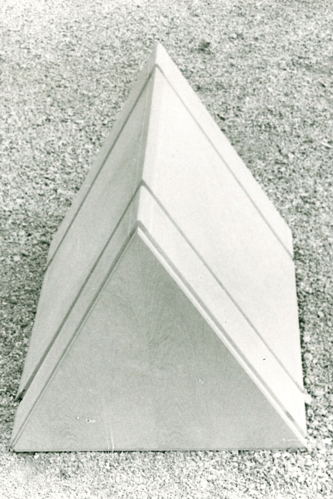 Ugo La Pietra, prototipo di un elemento del progetto Occultamento, 1972. Courtesy of MAC