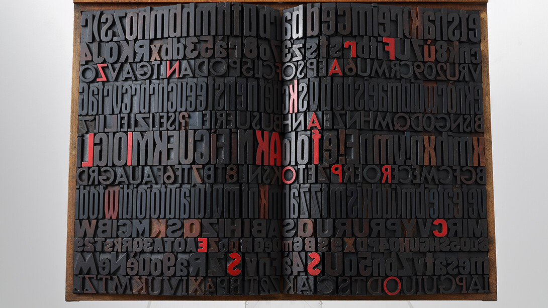 Giorgio Milani, Kafka. Il processo, 2002, assemblaggio di caratteri tipografici di legno, cm. 57x81x10