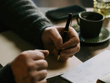 El ganador asegura que el relato premiado lo soñó, lo que abre una discusión sobre la originalidad en el arte y la inspiración