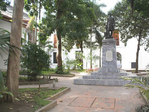 Jardines en la Sede de la Academia Venezolana de la Lengua en el centro de Caracas, Venezuela
