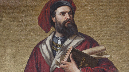 Mosaico de Marco Polo sosteniendo un ejemplar de "Il Milione" (1867), Palacio Tursi, Génova, Italia