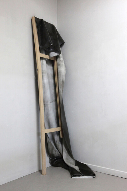 Frances Richardson, Loss of object and bondage to it, 2014, MDF, screws, paint, concrete canvas
Installation view, Lubomirov-Easton Gallery, Deptford, London. Courtesy of VITRINE