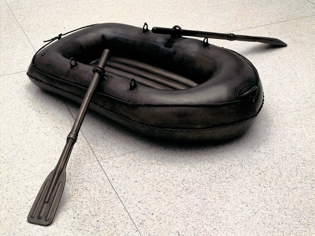 Lifeboat, 1985 [Canot de sauvetage], Bronze, Édition 3 / 3, Museum Of Contemporary Art Chicago, Gerald S. Elliott Collection, 1995.56.A-C © Jeff Koons