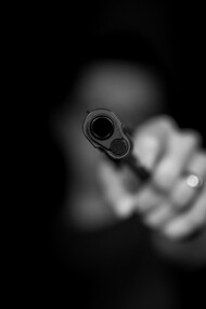 Ogni giorno nel mondo migliaia di persone perdono la vita a causa di armi da fuoco, spesso reperibili con troppa facilità