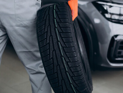 Fleet vehicles like long-haul trucks are already seeing major benefits from smart tyre systems, which reduce breakdowns and improve maintenance efficiency