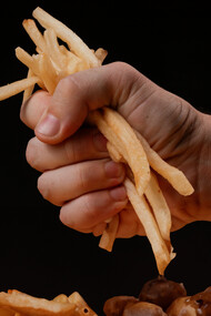 Batata frita. Método de preparo: cozinhar alimentos pode alterar o índice glicêmico. Por exemplo, batatas cozidas têm um índice glicêmico mais alto do que batatas fritas
