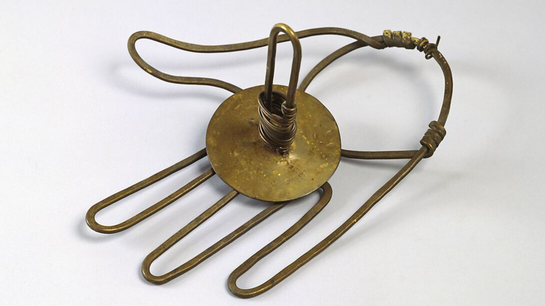 Alexander Calder, Toilet paper holder, c. 1952 © 2018 Calder Foundation, New York / DACS London
