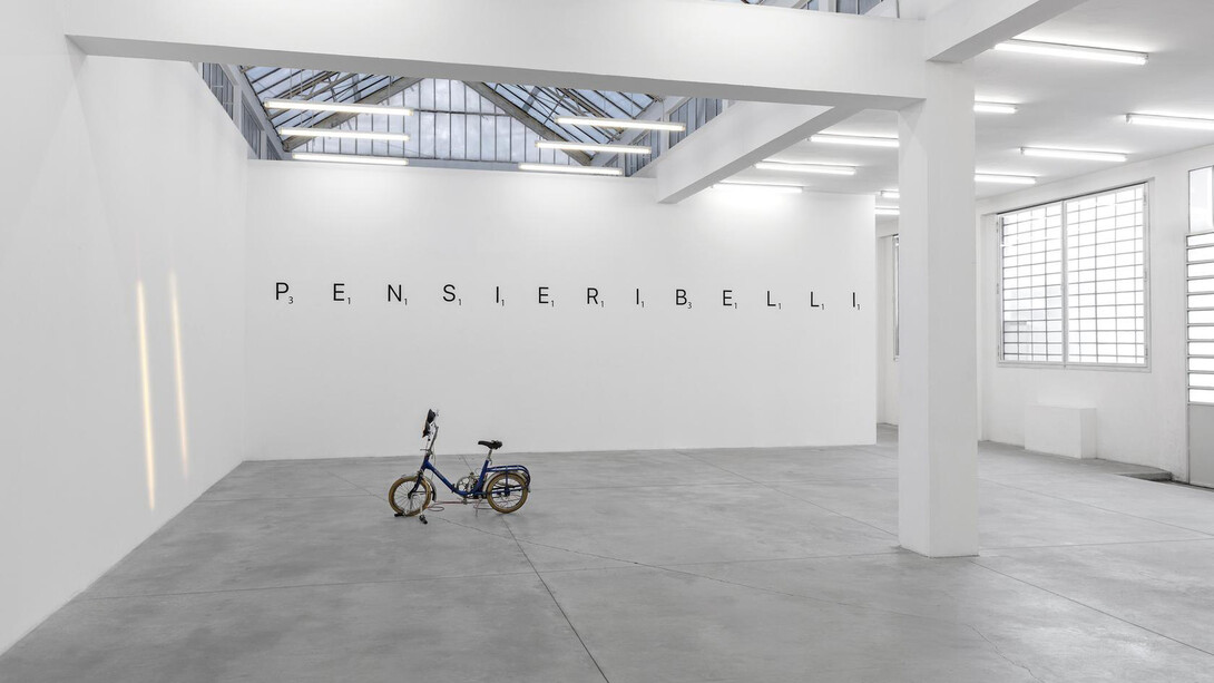 Gabriel Sierra, Pensieri belli, vista della mostra. Cortesia di Galleria Franco Noero