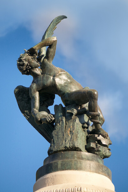 Fuente del Ángel Caído en el parque del Retiro, Madrid, España