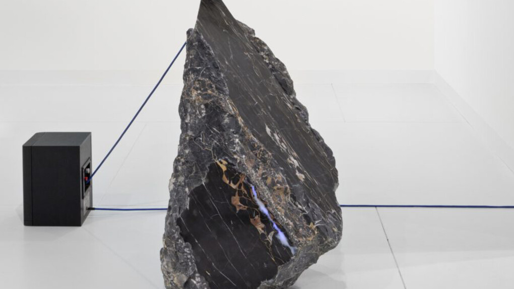 Sculpture Only. Courtesy of Häusler Contemporary