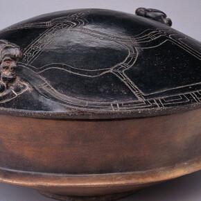 Lidded vessel in the form of a turtle shell”, Central Lowlands, Early Classic Maya. Earthenware. Gift of Gail and J. Alec Merriam in memory of Merle Green Robertson, 2011.55.4a–b