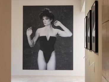 'Robert Mapplethorpe. Le forme della bellezza'  sono esposti i grandi capolavori: i ritratti di personaggi famosi del mondo dell’arte, della letteratura, della musica, del cinema e una sezione dedicata al confronto con l’antico, esposte in mostra anche due sculture classiche conservate ai Musei Capitolini - la Statua di Afrodite della seconda metà del I sec. a.C. – inizi del I sec d.C. e la Statua di atleta, I secolo d.C. da un originale greco del V a.C. Museo dell'Ara Pacis, Roma, Italia. Credits immagini: Zètema Progetto Cultura