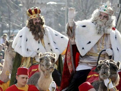 Melchor y Gaspar, saludando a la afición