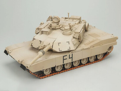 Modelo a escala 1/48 de un tanque de guerra Tamiya M1A2 Abrams