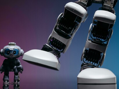 A robot powered by AI, presenting AI as a driver of productivity and innovation across industries