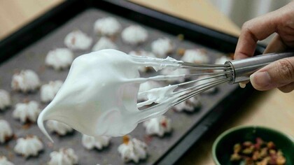 Descubra os segredos por trás dos três tipos de merengue: francês, suíço e italiano! Conheça suas aplicações, métodos de preparo e dicas essenciais com nossa confeiteira mestre