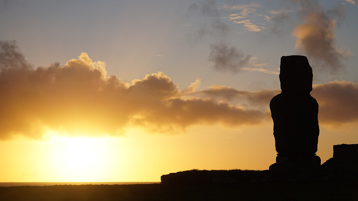 Continuando a consumare il pianeta Terra, isolato nell’universo come Rapa Nui, la nostra casa comune farà la stessa fine dell’Isola di Pasqua
