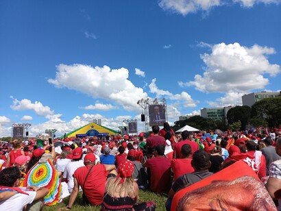 Un antiguo obrero metalúrgico, procedente de una familia muy pobre de una región igualmente pobre, llega democráticamente por tercera vez al liderazgo político de un país dominado por el colonialismo interno. Foto de la ceremonia de toma de posesión de Luiz Inácio Lula da Silva, en Brasilia, el 1 de enero de 2023, Brasil