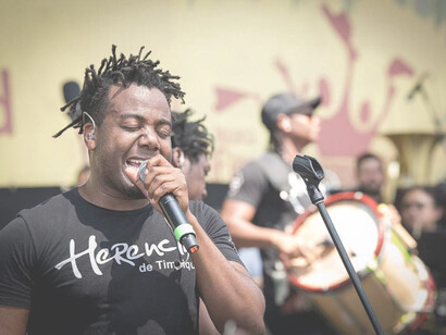 Herencia de Timbiquí es una formación de 11 músicos colombianos, 5 de ellos oriundos de la región de Timbiquí, Cauca, Colombia