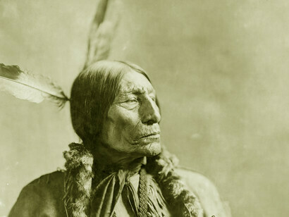 Im Jahr 1830 unterzeichnete Jackson das Indian Removal Act, das die meisten Mitglieder der Indianerstämme im Süden gewaltsam nach Indian Territory verlegte
