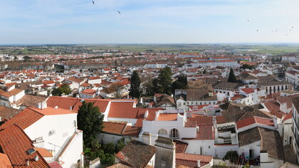 Évora, em Portugal. O envelhecimento populacional agrava a situação local, e muitos jovens, em busca de melhores oportunidades de emprego e de educação, são obrigados a migrar