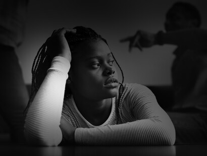 O estresse refletido na face de uma mulher