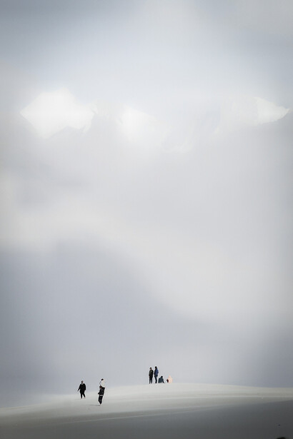 Le temps. Le temps ne s'arrête pas, seule la nostalgie fait que les choses s'arrêtent dans le temps