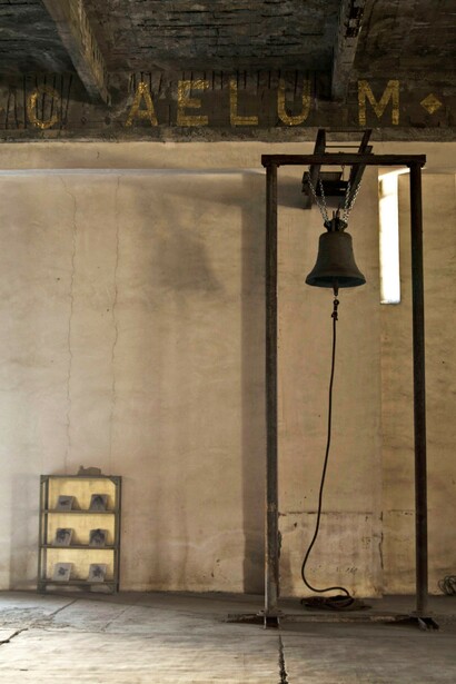 Gian Maria Tosatti,
Sette stagioni dello Spirito 3_Lucifero,
Ex Magazzini Generali del Porto di Napoli,
Installation view,
© Gian Maria Tosatti,
Courtesy Galleria Lia Rumma MilanoNapoli
