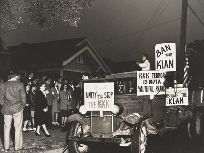 Marion Palfi, Los Angeles, Anti Klan Meeting Where Klan Did Strike, 1946-1949. Gelatin silver print. Center for Creative Photography, University of Arizona: Marion Palfi Archive/Gift of the Menninger Foundation and Martin Magner. © Center for Creative Photography, Arizona Board of Regents
