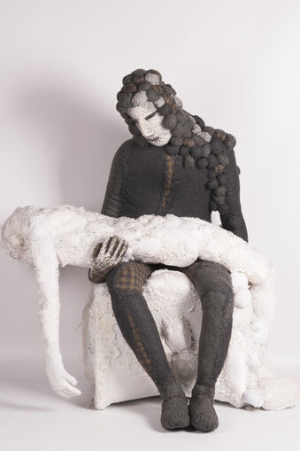 Florencia Martinez, La Pietà, tessuto e cucitura, 2017