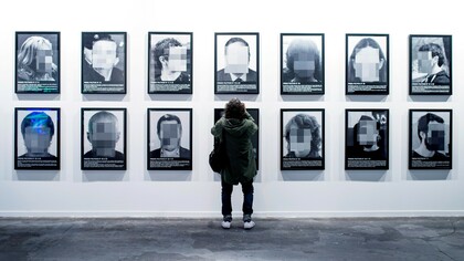 «Presos políticos», la obra de Santiago Sierra que fue retirada de ARCO 2018 