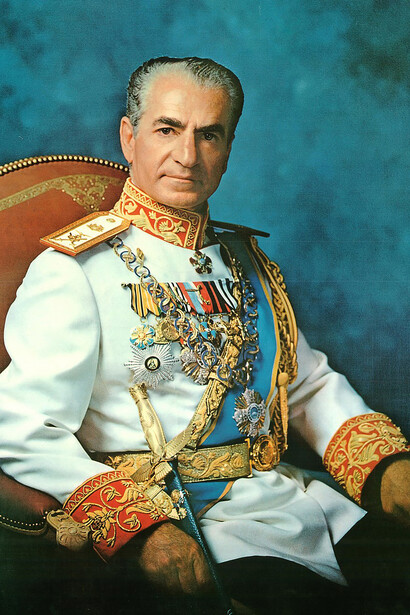 Mohammad Reza Pahlavi. Le 11 février 1979 la victoire de la révolution est proclamée ce qui oblige le Shah à quitter l'Iran