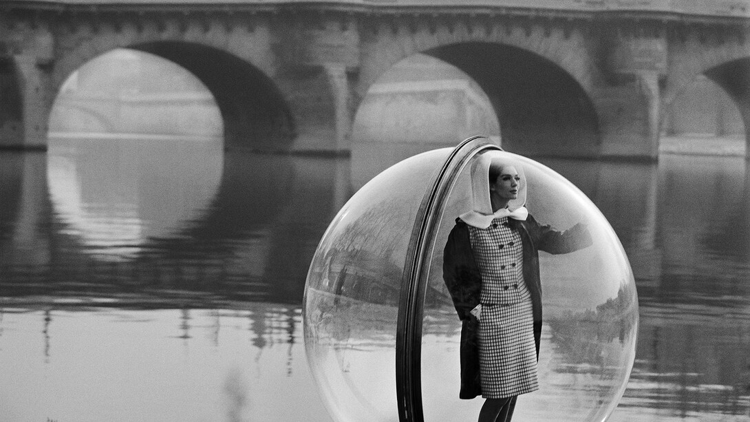 Galerie d’en Face : «On the Seine» (Simone d’Aillencourt), Melvin Sokolsky, 1963