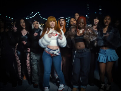 Ice Spice. On peut se demander pourquoi la marque n'a pas opté pour de telles collaborations avec les rappeurs qui représentaient le plus la marque, dix ans auparavant